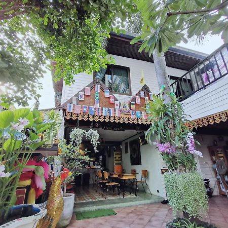 Tavee Guesthouse Bangkok Kültér fotó